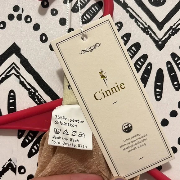 XL light weight top with a tie back. - Picture 4 of 4